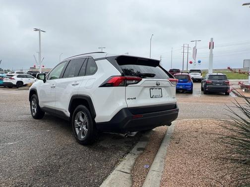 2022 Toyota RAV4 Hybrid LE