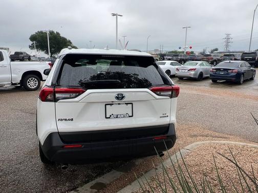 2022 Toyota RAV4 Hybrid LE