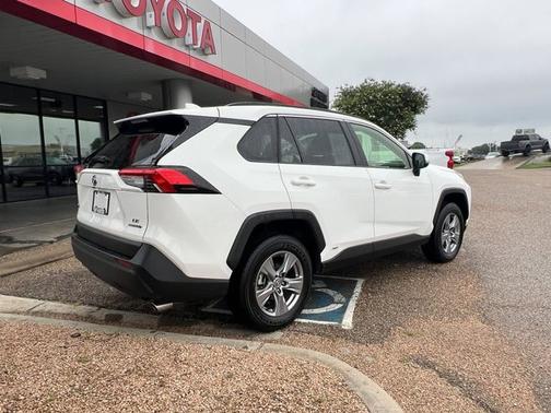 2022 Toyota RAV4 Hybrid LE