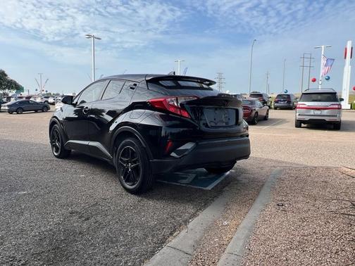 2021 Toyota C-HR XLE
