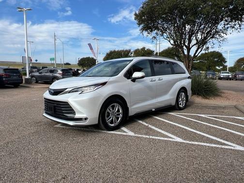 2025 Toyota Sienna Limited