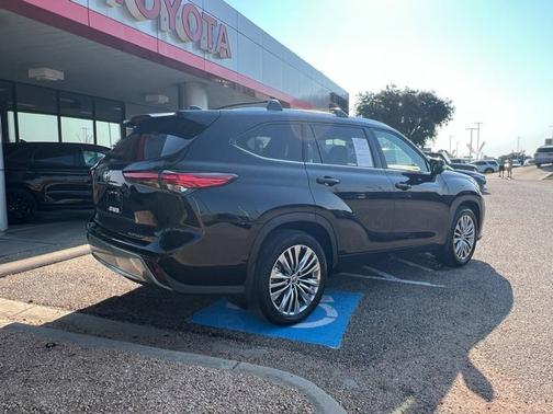 2023 Toyota Highlander Platinum