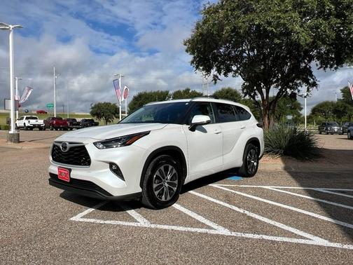2024 Toyota Highlander XLE