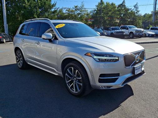 Bright Silver Metallic 2018 Volvo XC90 T6 Momentum
