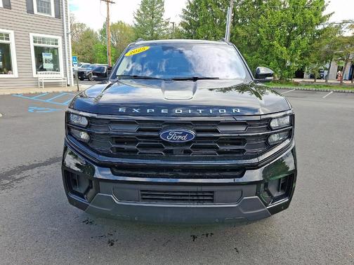 Black Metallic 2025 Ford Expedition Active
