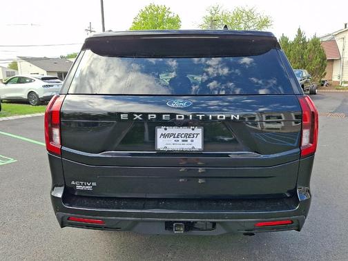 Black Metallic 2025 Ford Expedition Active