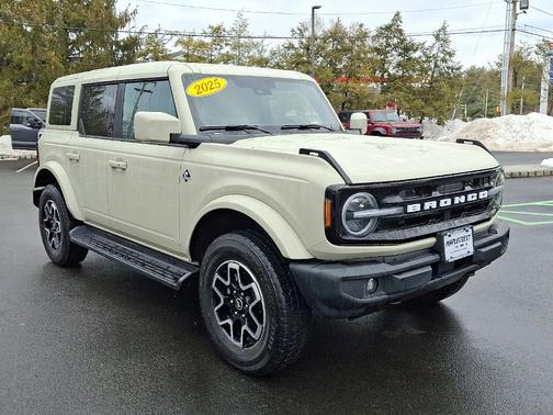 2025 Ford Bronco Outer Banks