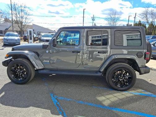 2022 Jeep Wrangler Unlimited SAHARA