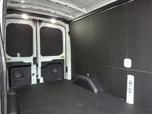 2025 Ford Transit-250 148 WB Medium Roof Cargo