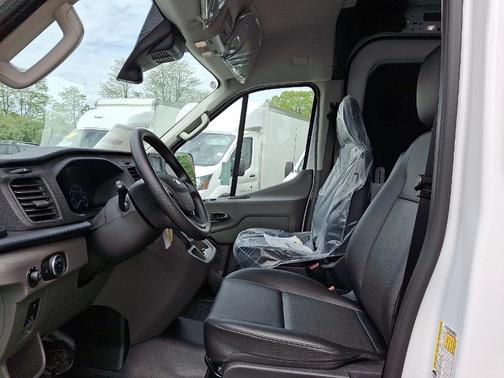 2025 Ford Transit-250 148 WB Medium Roof Cargo
