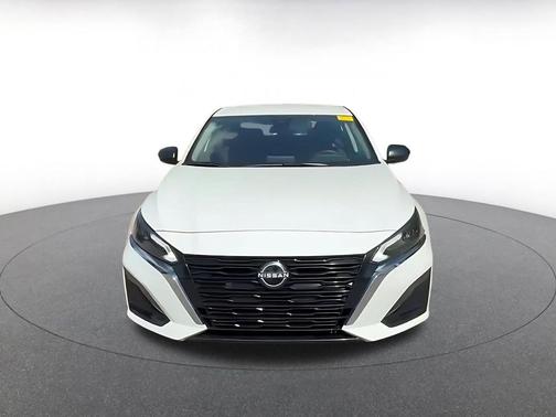Glacier White 2025 Nissan Altima SV FWD