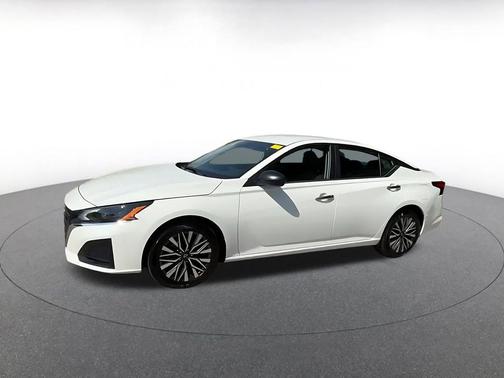 Glacier White 2025 Nissan Altima SV FWD