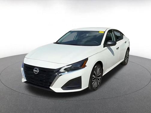 Glacier White 2025 Nissan Altima SV FWD