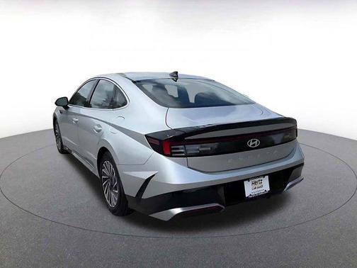 Aero Silver 2025 Hyundai SONATA Hybrid SE