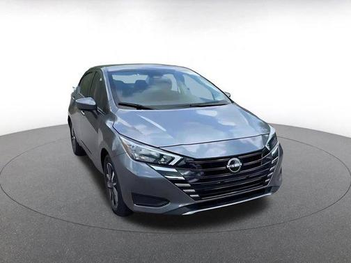 Gun Metallic 2025 Nissan Versa 1.6 SV