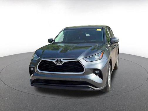 Magnetic Gray Metallic 2025 Toyota Highlander LE