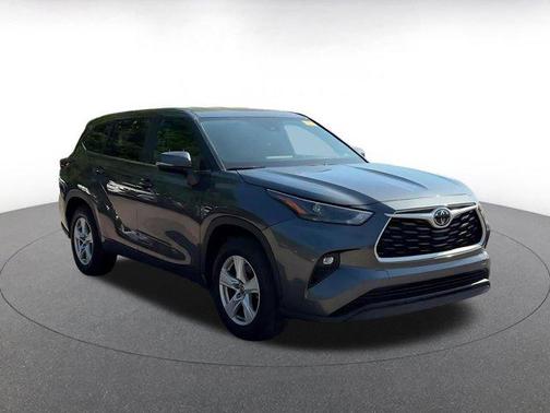 Magnetic Gray Metallic 2025 Toyota Highlander LE