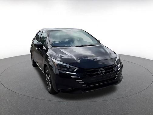 Super Black 2025 Nissan Versa 1.6 SV