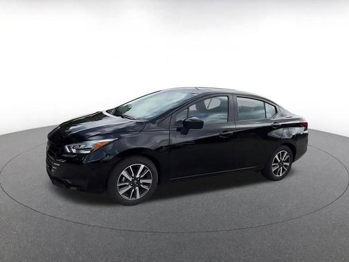 Super Black 2025 Nissan Versa 1.6 SV