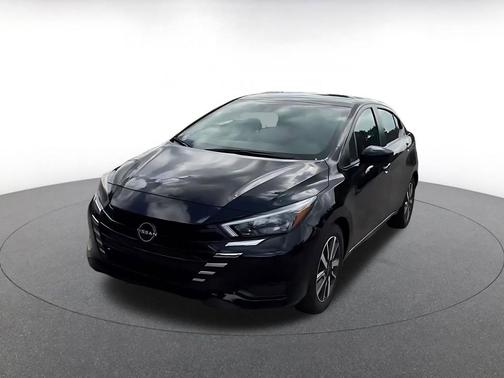 Super Black 2025 Nissan Versa 1.6 SV