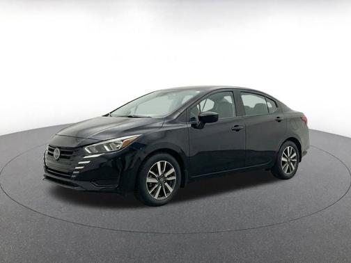 Super Black 2025 Nissan Versa 1.6 SV