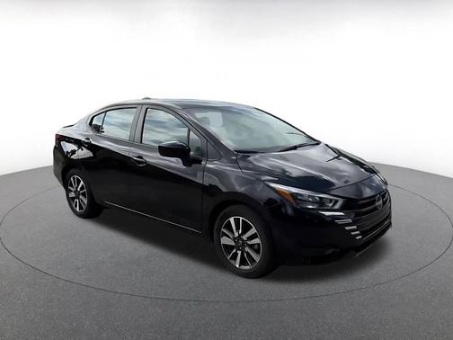 Super Black 2025 Nissan Versa 1.6 SV