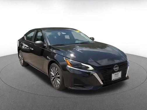 Super Black 2025 Nissan Altima SV FWD