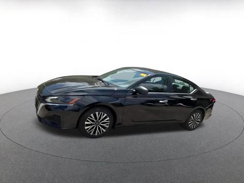 Super Black 2025 Nissan Altima SV FWD