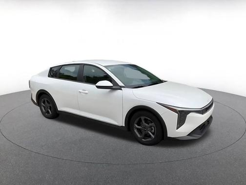 Snow White Pearl 2025 Kia K4 LXS