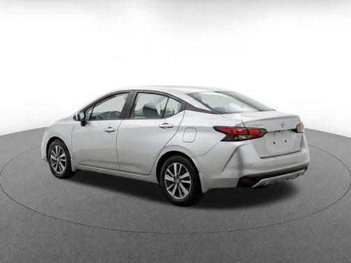 Brilliant Silver Metallic 2025 Nissan Versa 1.6 SV