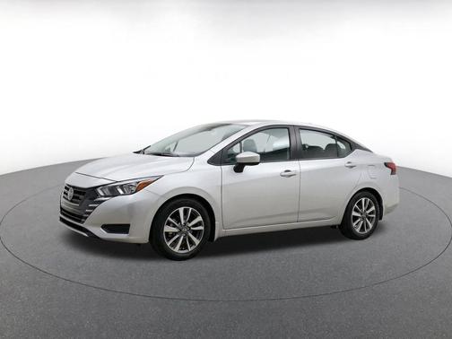 Brilliant Silver Metallic 2025 Nissan Versa 1.6 SV