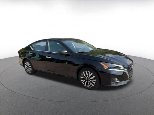 Super Black 2025 Nissan Altima SV FWD