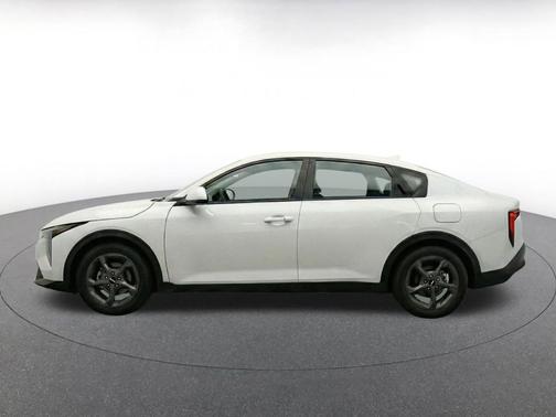 Snow White Pearl 2025 Kia K4 LXS