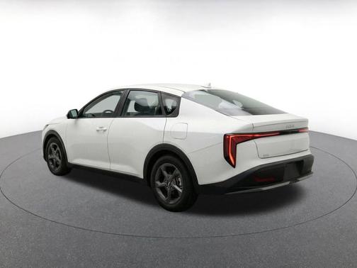Snow White Pearl 2025 Kia K4 LXS