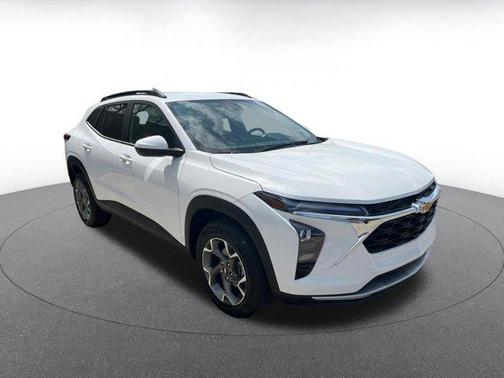 Summit White 2025 Chevrolet Trax LT