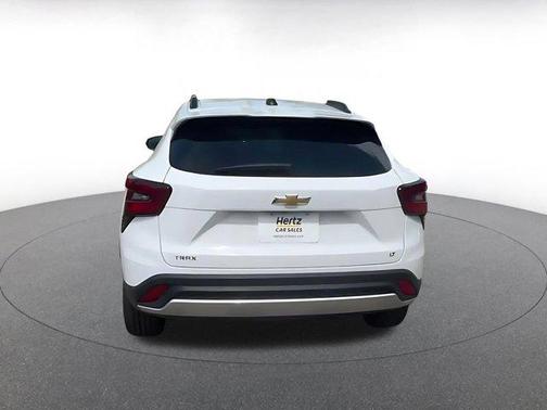 Summit White 2025 Chevrolet Trax LT