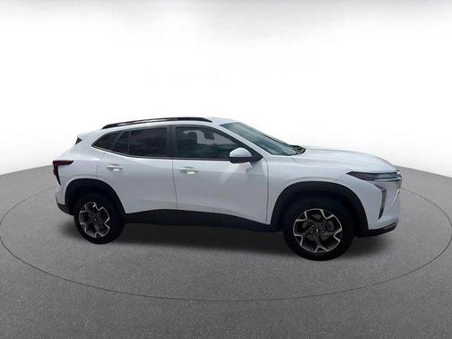 Summit White 2025 Chevrolet Trax LT