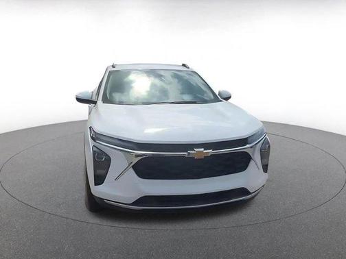 Summit White 2025 Chevrolet Trax LT