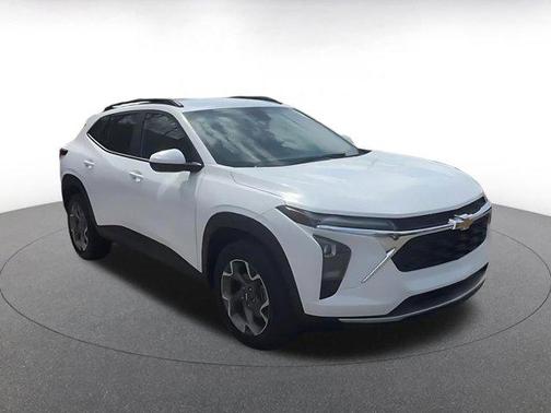 Summit White 2025 Chevrolet Trax LT