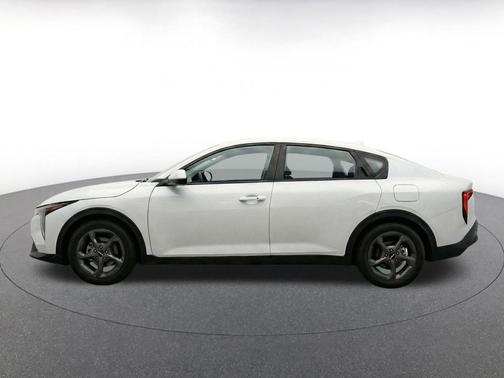 Snow White Pearl 2025 Kia K4 LXS