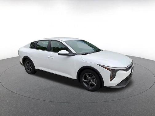 Snow White Pearl 2025 Kia K4 LXS