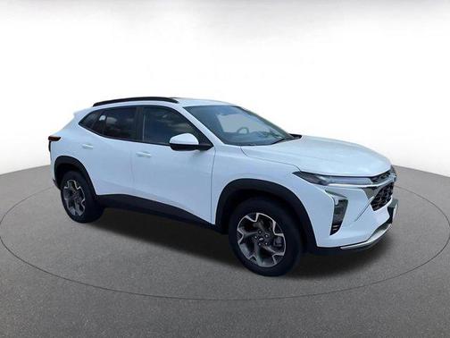 Summit White 2025 Chevrolet Trax LT