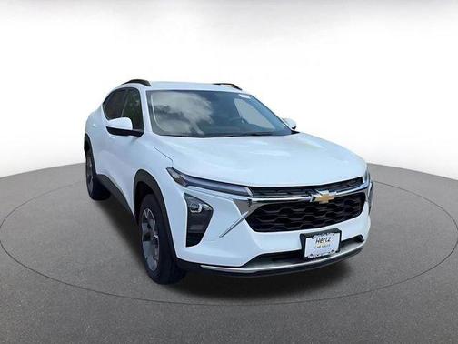 Summit White 2025 Chevrolet Trax LT