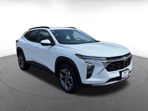 Summit White 2025 Chevrolet Trax LT