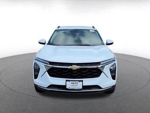 Summit White 2025 Chevrolet Trax LT