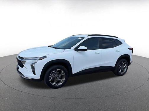 Summit White 2025 Chevrolet Trax LT