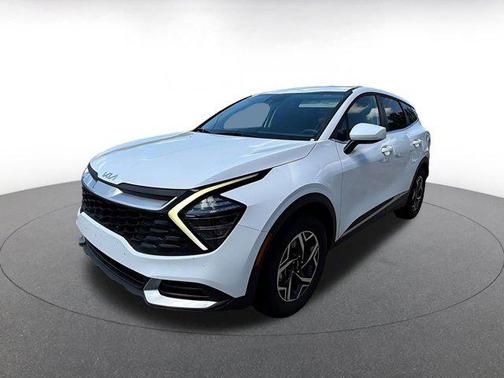 Glacial White Pearl 2025 Kia Sportage LX