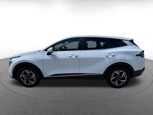 Glacial White Pearl 2025 Kia Sportage LX