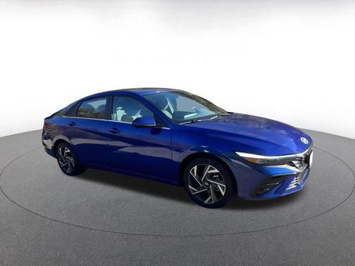 2025 Hyundai ELANTRA SEL