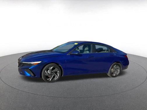2025 Hyundai ELANTRA SEL